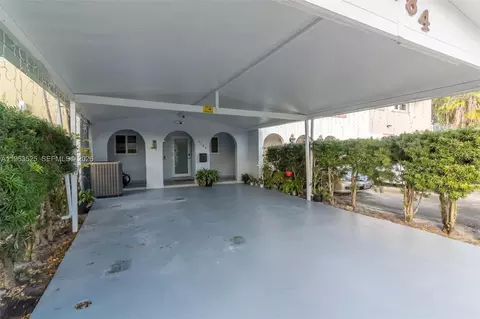 Exterior - 7184 W 2nd Ct, Hialeah, FL 33014 photo 2 of 4