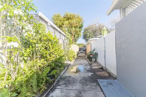 Exterior - 7184 W 2nd Ct, Hialeah, FL 33014 photo 4 of 4