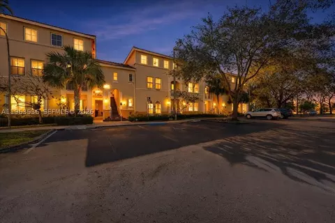 150 Jacaranda Country Club Dr #200, Plantation, FL 33324