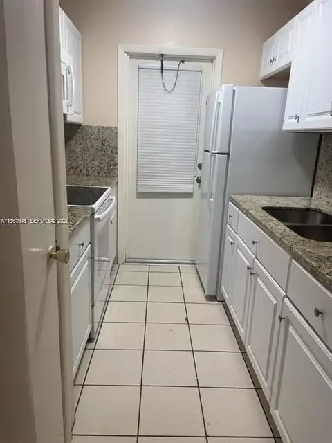 1450 Atlantic Shores Blvd #304, Hallandale Beach, FL 33009