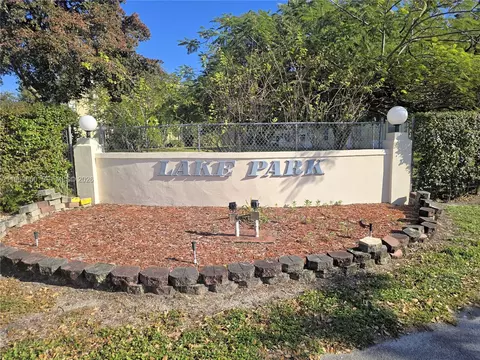 940 NE 199th St #114, Miami, FL 33179