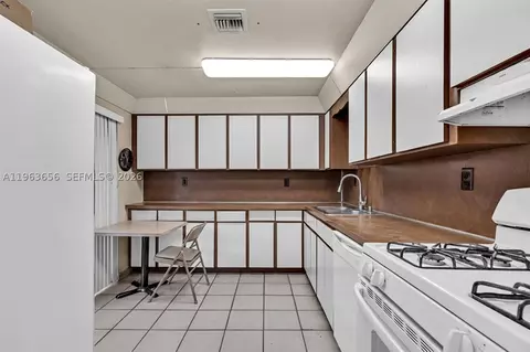 533 E 23rd St, Hialeah, FL 33013 photo 7