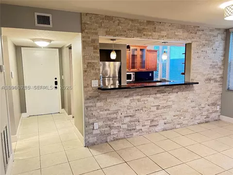 6800 Cypress Rd #101, Plantation, FL 33317