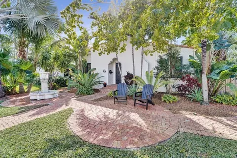 1028 Tyler St, Hollywood, FL 33019