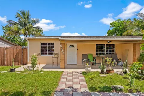 6233 Rodman St, Hollywood, FL 33023