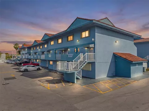 240 W 68th St #207, Hialeah, FL 33014