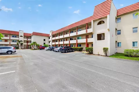 8040 N Sunrise Lakes Dr #108, Sunrise, FL 33322