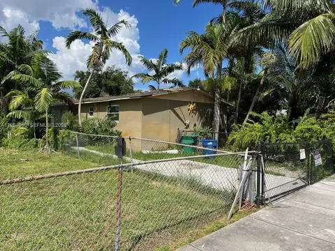 3921-3923 NW 164th St, Miami Gardens, FL 33054