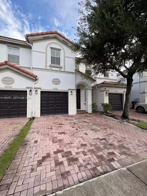10762 NW 80th Ln, Doral, FL 33178