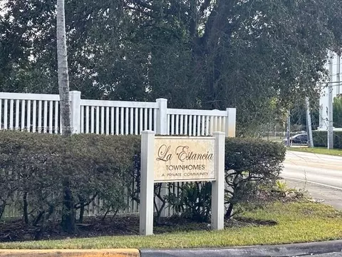 5457 SW 41st St, Pembroke Park, FL 33023