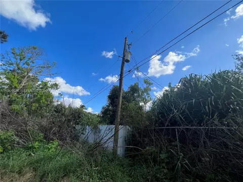 3050 Pine Tree Dr, Naples, FL 34112 photo 7