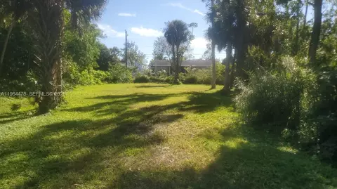 3050 Pine Tree Dr, Naples, FL 34112 photo 3
