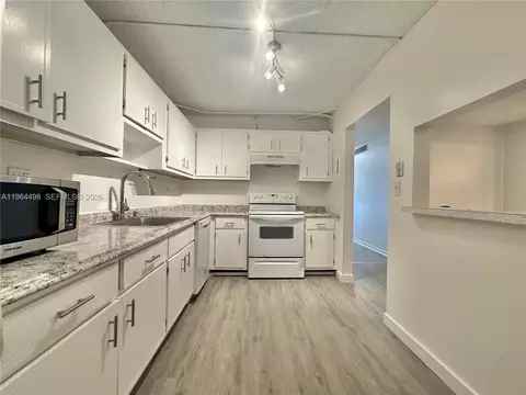 1470 NE 125th Ter #210, North Miami, FL 33161
