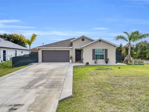 Exterior - 2707 2nd St SW, Lehigh Acres, FL 33976 photo 3 of 5