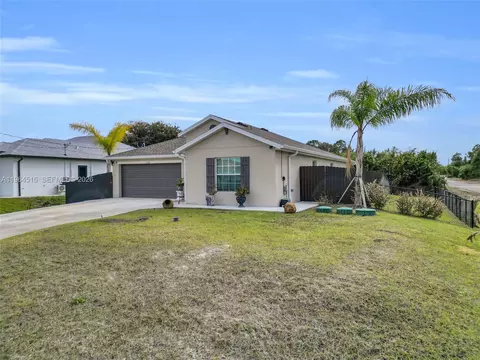 Exterior - 2707 2nd St SW, Lehigh Acres, FL 33976 photo 2 of 5