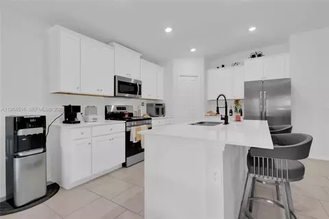 Kitchen - 2707 2nd St SW, Lehigh Acres, FL 33976 photo 2 of 3
