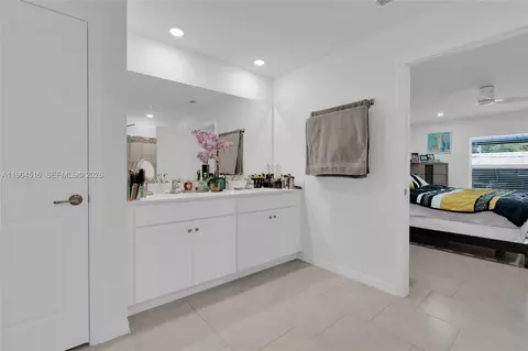 Bath - 2707 2nd St SW, Lehigh Acres, FL 33976 photo 2 of 3