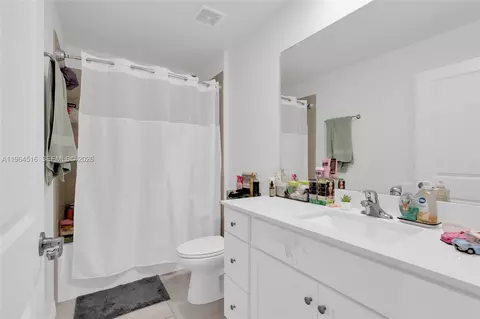 Bath - 2707 2nd St SW, Lehigh Acres, FL 33976 photo 1 of 3