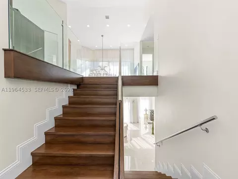 Entry Way - 6180 Pine Tree Dr, Miami Beach, FL 33140 photo 5 of 5