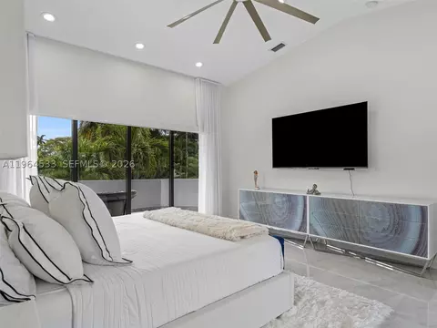 Bedroom - 6180 Pine Tree Dr, Miami Beach, FL 33140 photo 6 of 7