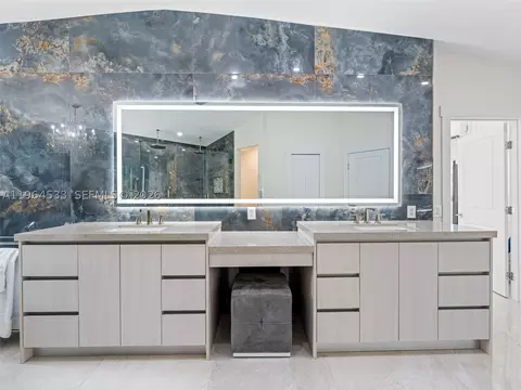 Bath - 6180 Pine Tree Dr, Miami Beach, FL 33140 photo 5 of 5