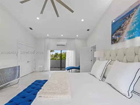 Bedroom - 6180 Pine Tree Dr, Miami Beach, FL 33140 photo 7 of 7