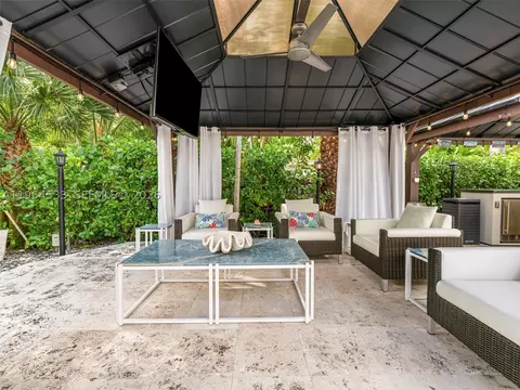 Exterior - 6180 Pine Tree Dr, Miami Beach, FL 33140 photo 9 of 9