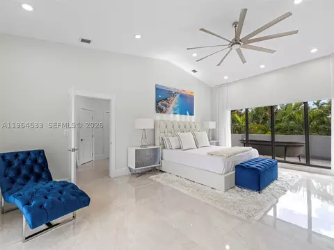 Bedroom - 6180 Pine Tree Dr, Miami Beach, FL 33140 photo 5 of 7