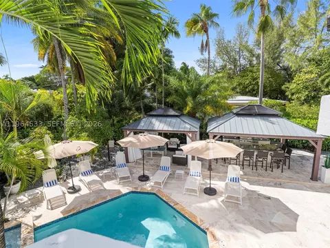 Exterior - 6180 Pine Tree Dr, Miami Beach, FL 33140 photo 5 of 9