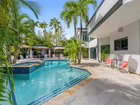 Exterior - 6180 Pine Tree Dr, Miami Beach, FL 33140 photo 7 of 9