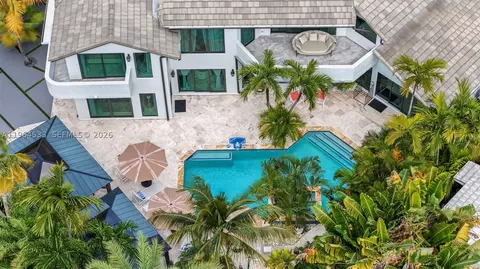 View/Area - 6180 Pine Tree Dr, Miami Beach, FL 33140 photo 7 of 7