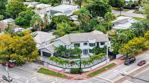 View/Area - 6180 Pine Tree Dr, Miami Beach, FL 33140 photo 3 of 7