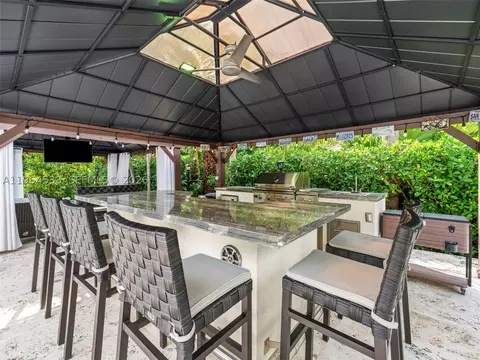 Other - 6180 Pine Tree Dr, Miami Beach, FL 33140 photo 10 of 12