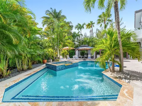 Exterior - 6180 Pine Tree Dr, Miami Beach, FL 33140 photo 6 of 9