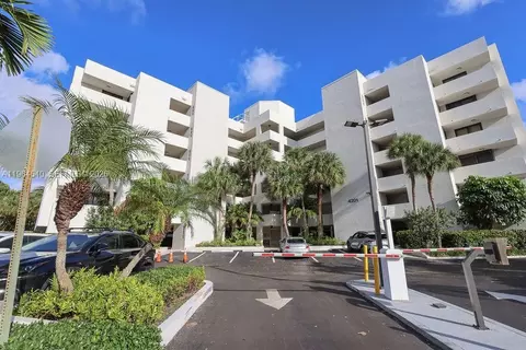 4201 N Ocean Dr #304, Hollywood, FL 33019