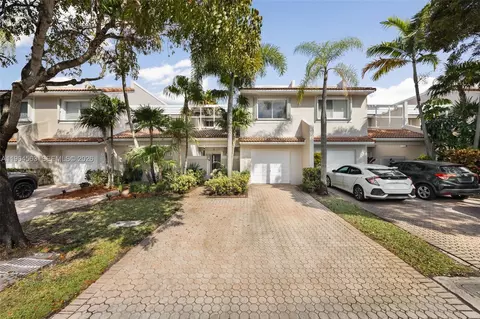 10233 NW 52nd Ln, Doral, FL 33178