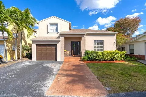 8253 NW 192nd Ter, Hialeah, FL 33015