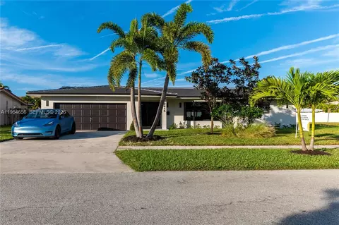 2415 NE 35th Dr, Fort Lauderdale, FL 33308