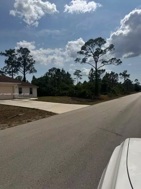 3104 E 10th St, Lehigh Acres, FL 33972