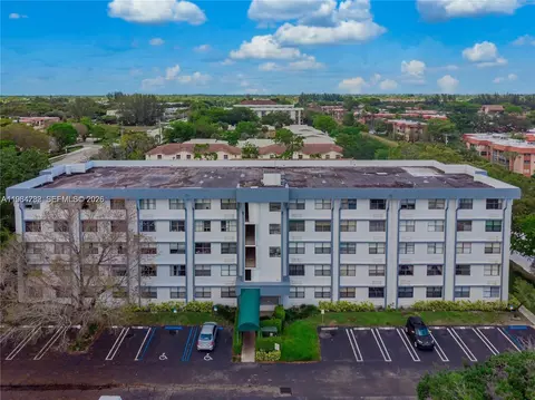 2501 Riverside Dr #307-A, Coral Springs, FL 33065