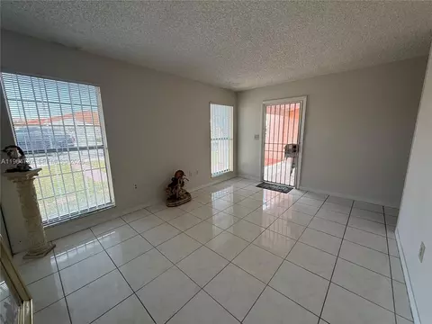 106 SW 96th Ct, Miami, FL 33174