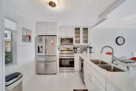 2801 Somerset Dr #215, Lauderdale Lakes, FL 33311