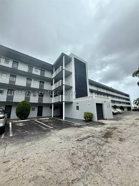 445 NE 195th St #429, Miami, FL 33179