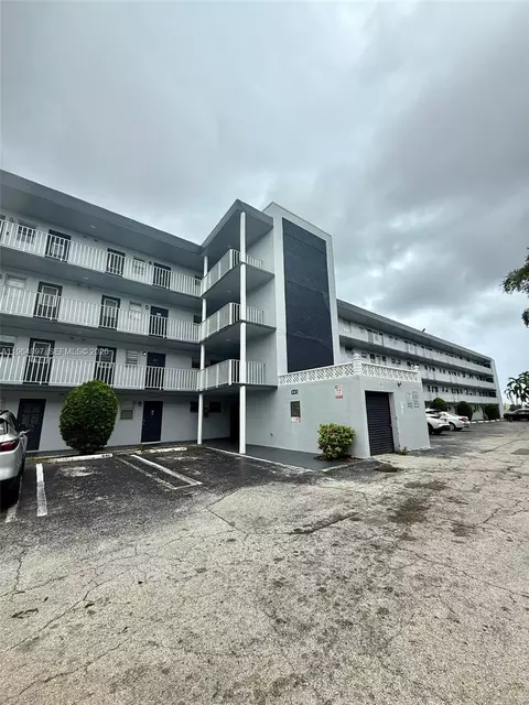 445 NE 195th St #429, Miami, FL 33179