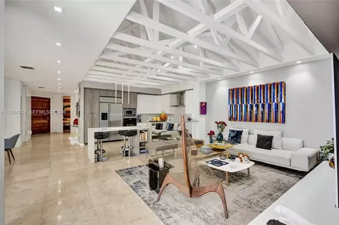 1662 Diplomat Dr, Miami, FL 33179