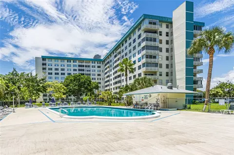 4330 Hillcrest Dr #716, Hollywood, FL 33021