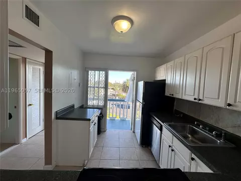 2223 Park Ln #304, Hollywood, FL 33021