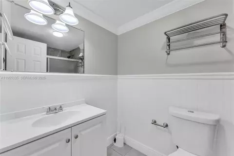 Bath - 30 E 39th St #214, Hialeah, FL 33013 photo 1 of 3
