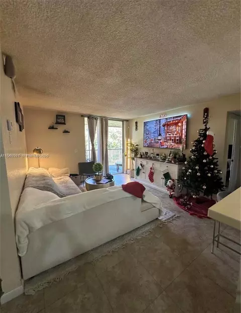 4025 W Mcnab Rd #E208, Pompano Beach, FL 33069