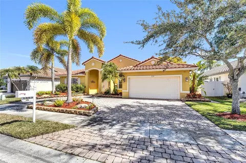 1553 SW 191st Ave, Pembroke Pines, FL 33029